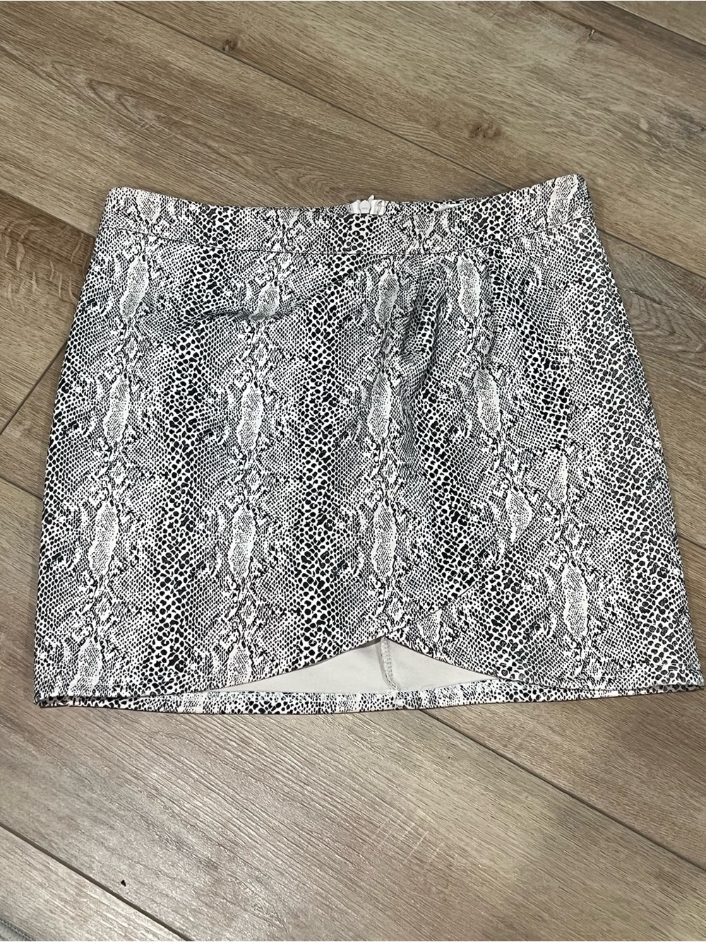 Altar'd State Black & Cream Snake-Print Mini Skirt Small